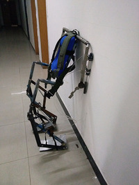 动力外骨骼装置