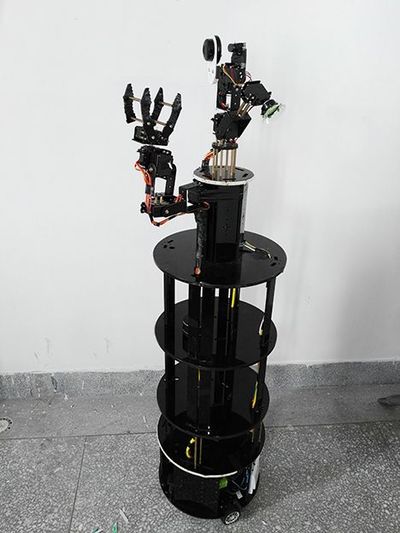 “移动多功能储物柜”机器人