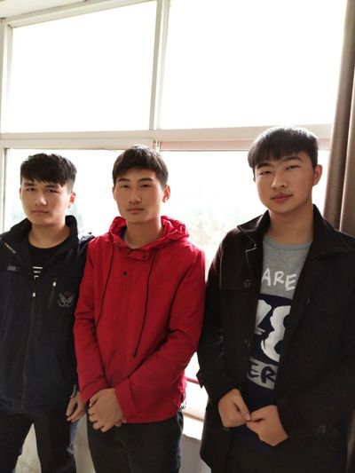 一种可坐可照明的多功能旅行箱