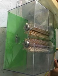 新型自气吸梳齿式枸杞采摘机