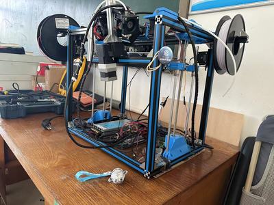 基于喷头切换系统的多色3D打印机